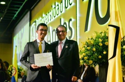 Uniandes alumni Sergio Yodeb Velásquez Yepes with Vice-Chancellor Pablo Navas.