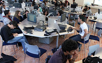 En caso de tener preguntas adicionales envíelas a reformainglespreg@uniandes.edu.co